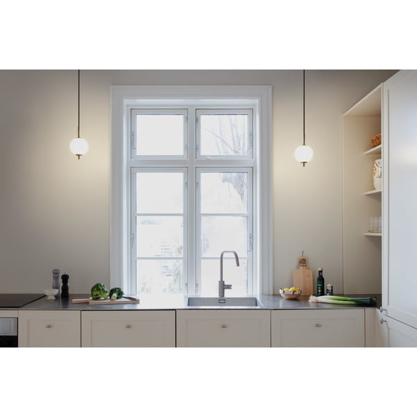 Metalowa lampa wisząca LED w kolorze mosiądzu ze szklanym kloszem ø 12 cm Audrey – UMAGE-image-1