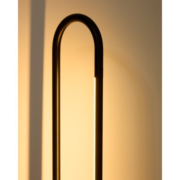 Czarna lampa stojąca LED (wysokość 120 cm) Bow – Kave Home-image-2