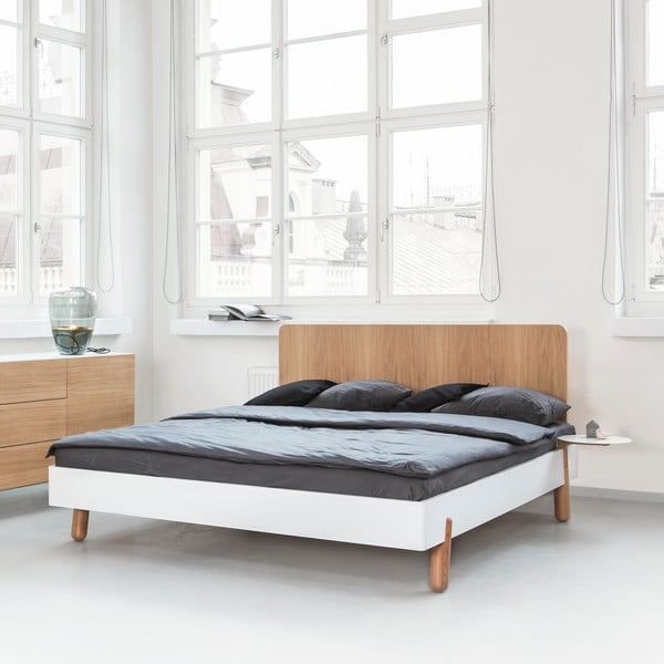 Łóżko Jitona Mamma z drewnianym zagłówkiem, 160x200 cm