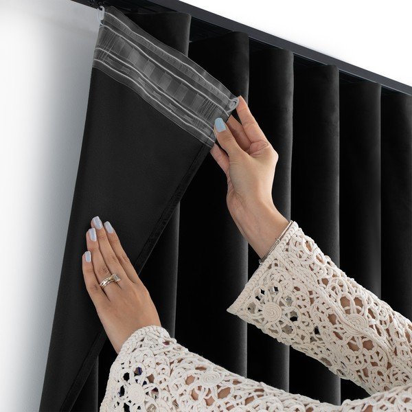 Czarna aksamitna zasłona częściowo zaciemniająca (dimout) 200x300 cm Velto – Filumi-image-4