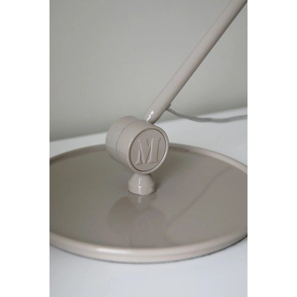 Szarobeżowa lampa stołowa z metalowym kloszem (wysokość 47 cm) Tilt – Markslöjd-image-2