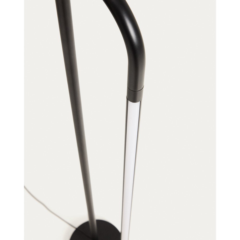 Czarna lampa stojąca LED (wysokość 120 cm) Bow – Kave Home (zdjęcie 5)