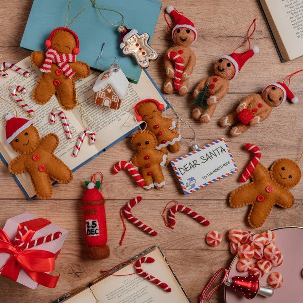 Tekstylne ozdoby świąteczne zestaw 2 szt. wykonane ręcznie 6,5 cm Gingerbread Couple – Sass & Belle-image-1
