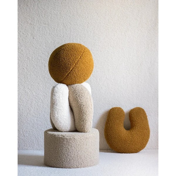 Jasnobrązowa poduszka na sofę dziecięcą z materiału bouclé U – Wigiwama-image-3
