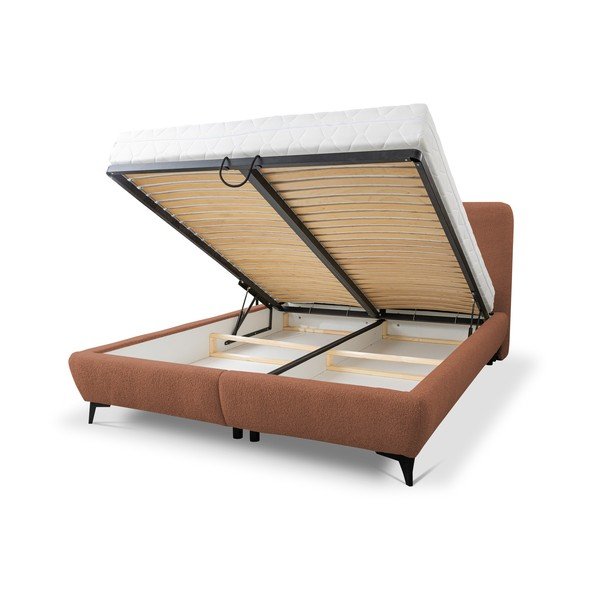 Tapicerowane łóżko dwuosobowe ze stelażem i schowkiem 140x200 cm w kolorze terakoty Makapu – Makamii-image-1