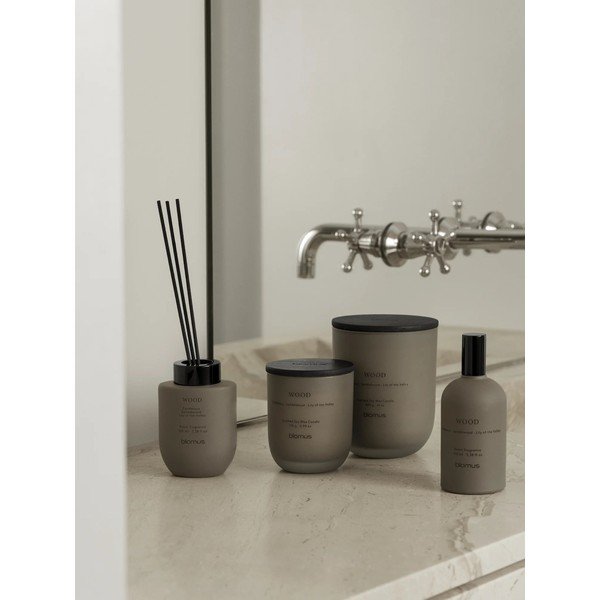 Zapachowa sojowa świeca czas palenia 35 h Tuoksu Wood – Blomus-image-1