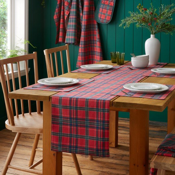 Bawełniany bieżnik ze świątecznym motywem 220x32 cm Christmas Tartan Check – Catherine Lansfield-image-1