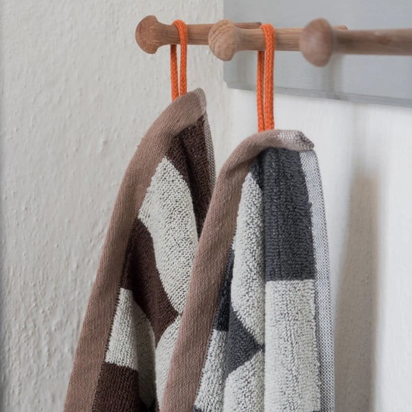 Brązowy ręcznik frotte z bawełny organicznej 50x90 cm Retro – Mette Ditmer Denmark-image-2