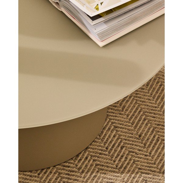 Jasnoszary okrągły stolik ze szklanym blatem ø 80 cm Wilshire – Kave Home-image-4