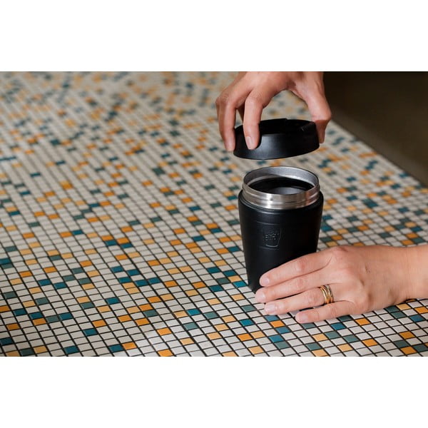 Czarny kubek termiczny 454 ml  Helix Thermal Black L – KeepCup-image-1