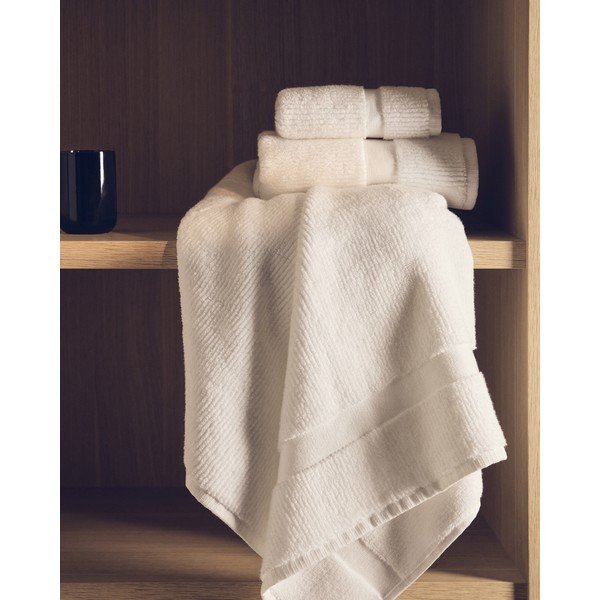 Biały bawełniany ręcznik frotte 50x90 cm Olvira – Kave Home-image-3