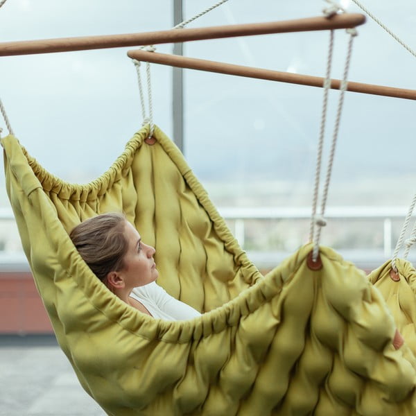 Fioletowy fotel wiszący do wnętrz Linda Vrňáková Swingy In-image-4