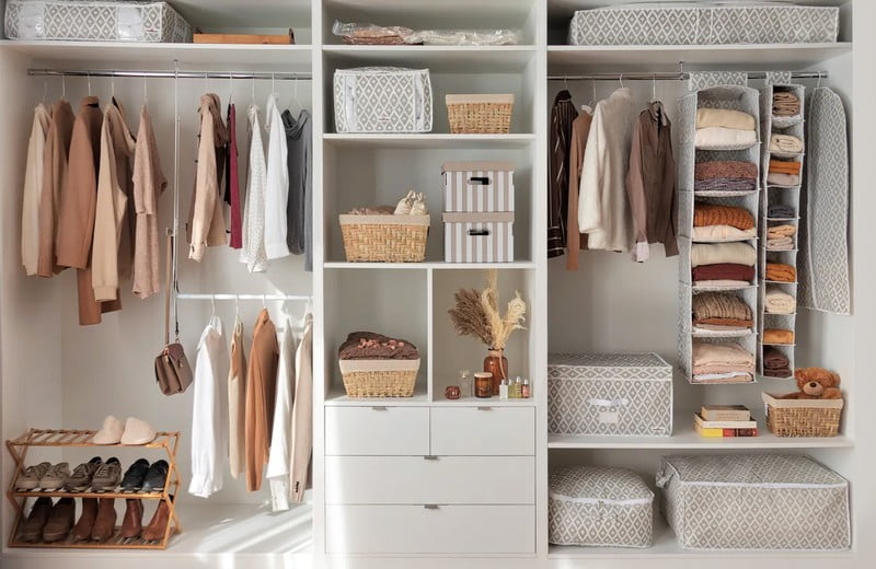 Jak uporządkować garderobę lub szafę na ubrania 