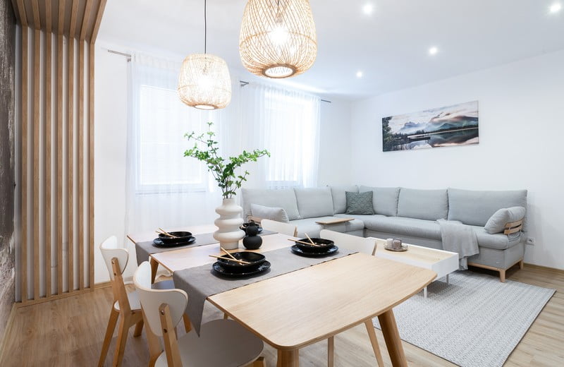 Metamorfoza mieszkania w neutralnym, minimalistycznym stylu 