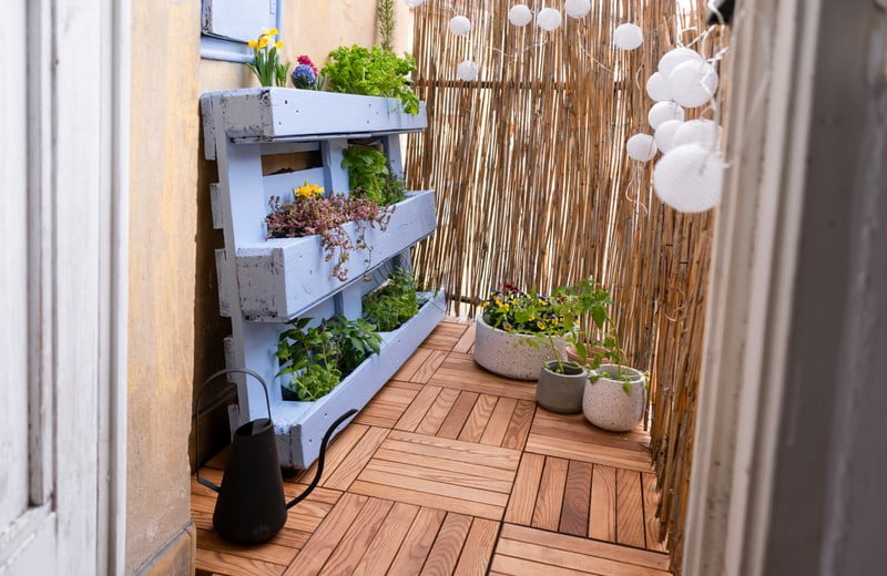 DIY. Metamorfoza małego balkonu w ziołowy ogródek