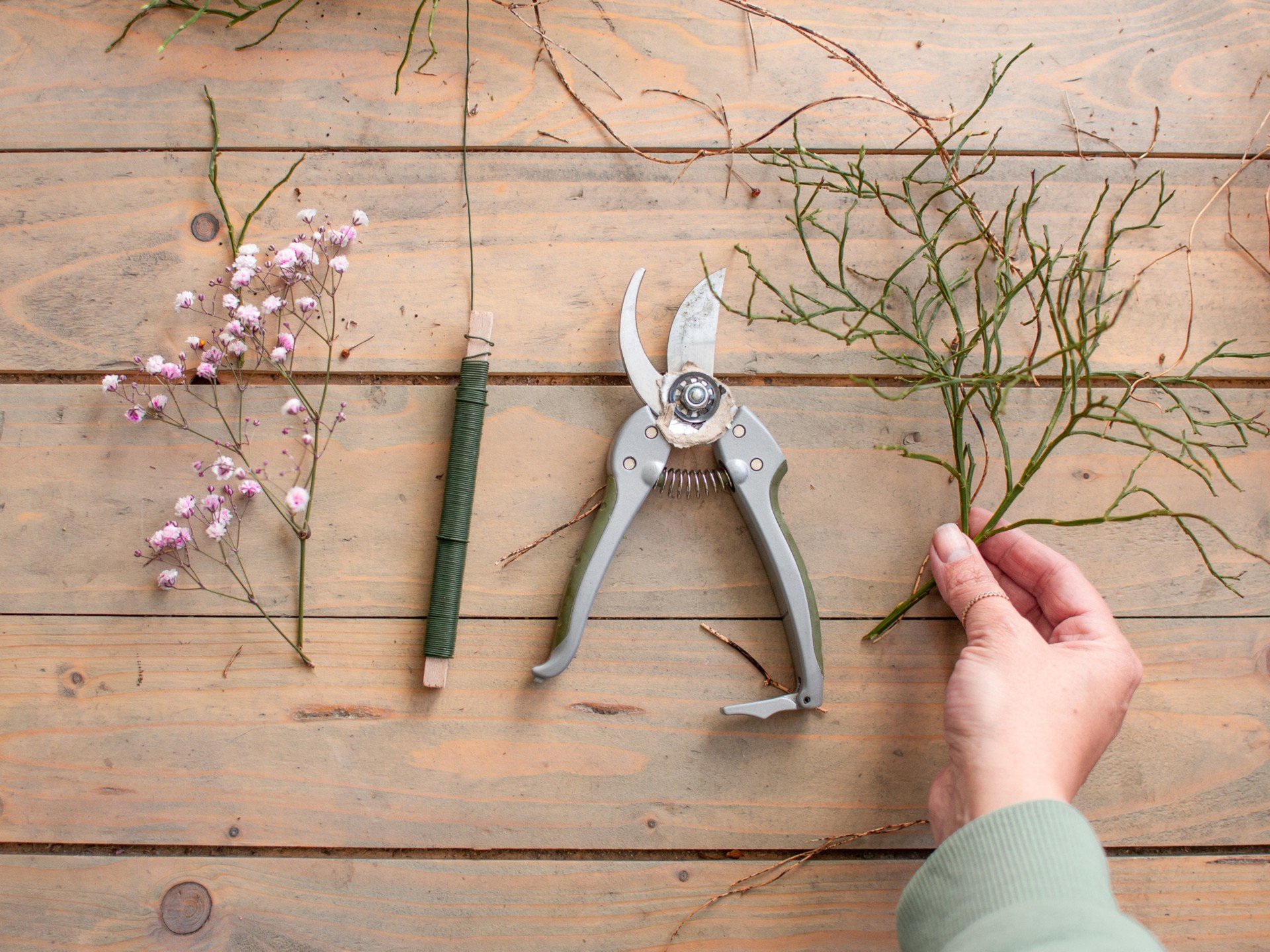 Do zrobienia wiosennego wianka wystarczy tylko kilka rzeczy.