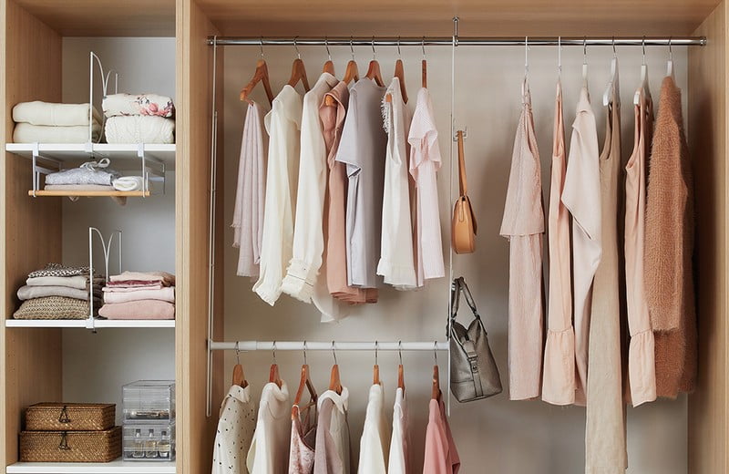 Jak uporządkować garderobę lub szafę na ubrania 