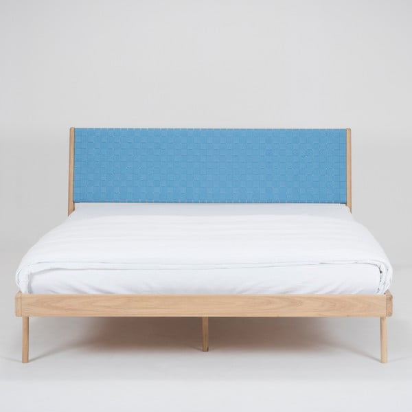 Łóżko z litego drewna dębowego z niebieskim zagłówkiem Gazzda Fawn, 180x200 cm