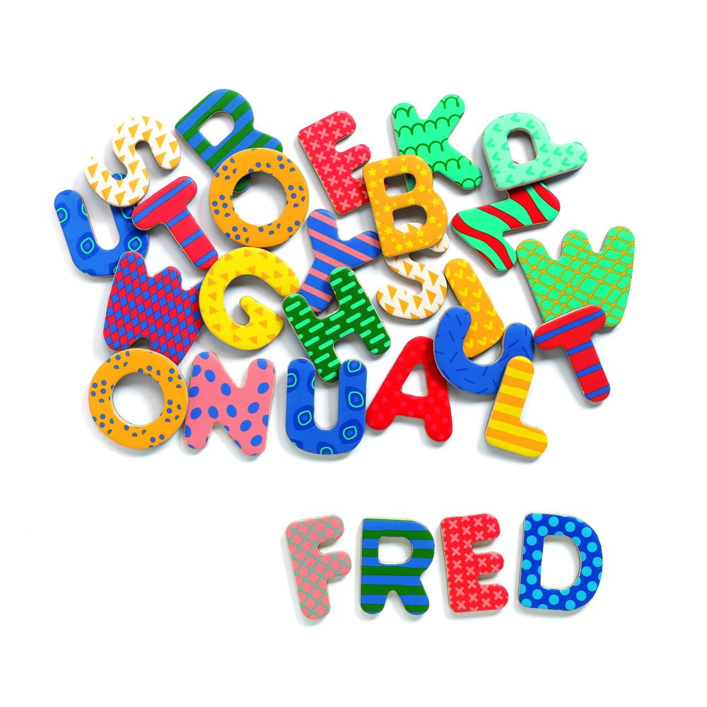 Drewniany alfabet dla dzieci z magnetyczną powierzchnią Djeco